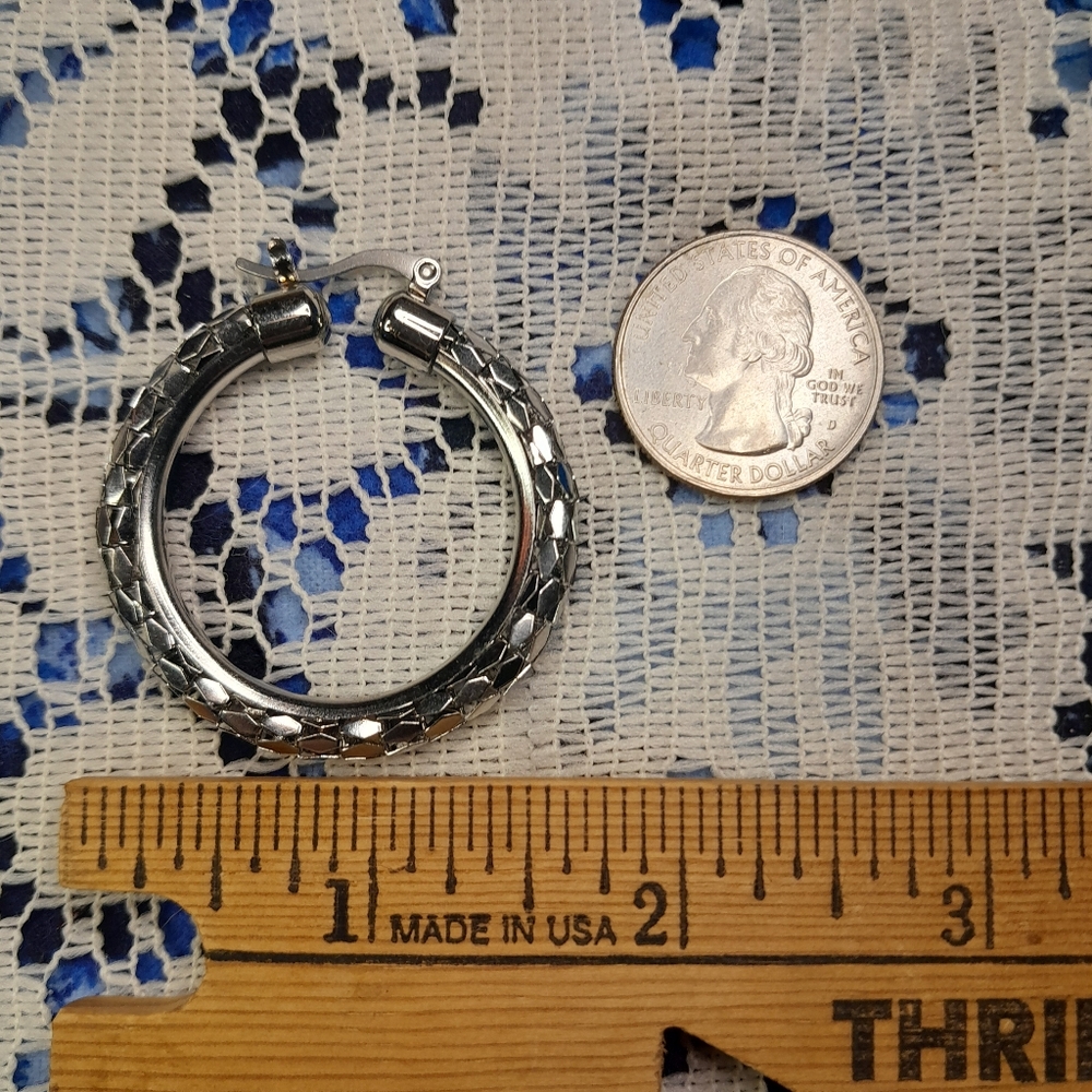 New Stainless Steel Mesh Glitzy Hoop Earrings 1.5" Silvertone - Picture 5 of 6